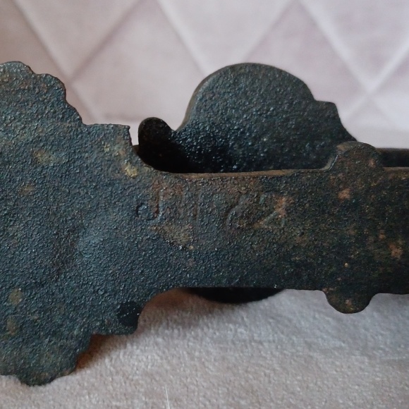 Vintage Eastlake Style Aged Gothic Black Cast Iron Door Knocker - Picture 6 of 8